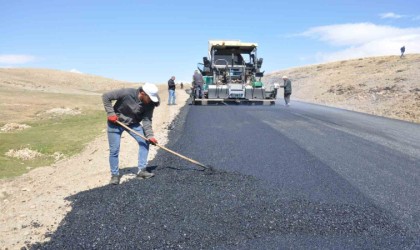 Muşta yollar sıcak asfaltla kaplanıyor