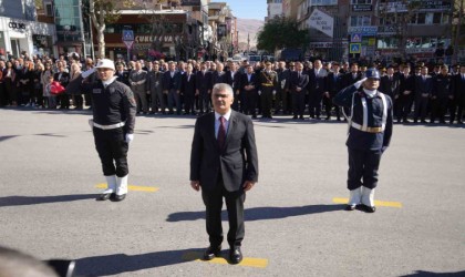 Niğdede 29 Ekim kutlamaları çelenk sunma töreniyle başladı