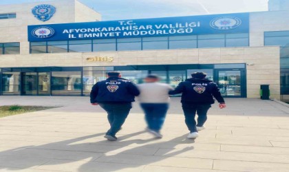 Nitelikli dolandırıcılık suçundan aranan şahsı polis yakaladı