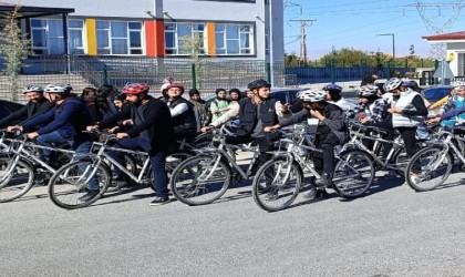 Öğrenciler madde bağımlılığına karşı pedal çevirdi