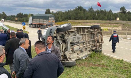 Öğrencileri taşıyan servis tırla çarpıştı: İlk belirlemelere göre 13 yaralı