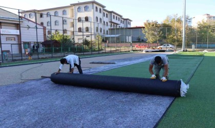 Oltuda stadyumun zemini yenileniyor