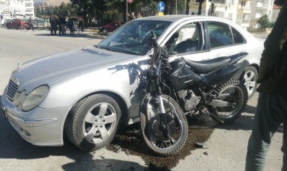 Otomobil ile motosiklet çarpıştı: 1 yaralı