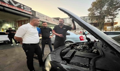 Otomobili tamirden erken çıkınca davul zurna eşliğinde oynayarak teslim aldı