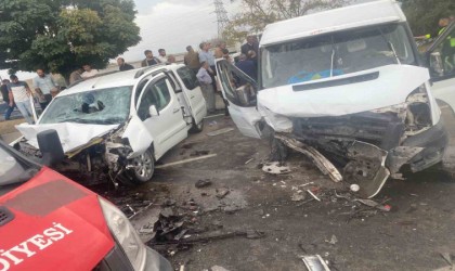 Patnosta trafik kazası: 2si ağır 8 kişi yaralandı