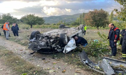 Şarampole uçan otomobildeki anne hayatını kaybetti, eşi ve bebeği yaralandı