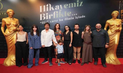 Savrulan Zaman filminin prömiyeri Antalyada yapıldı