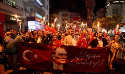 Seferihisarda cumhuriyet coşkusu ile fener alayı