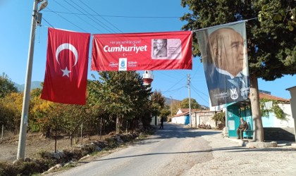 Şehzadelerde meydanlar bayrak ve Atatürk posterleriyle donatıldı