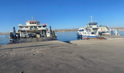 Şiddetli rüzgar feribot seferlerini durdurdu