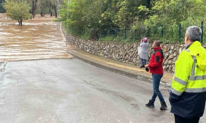 Şiddetli sağanağın ardından Bartın Irmağı çamura döndü