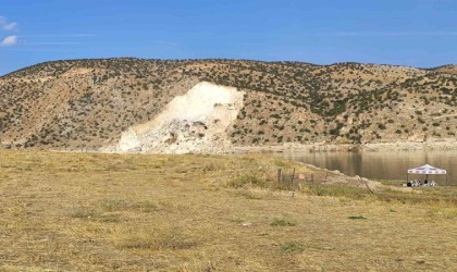 Siirtte balık avlamaya giden grup canını zor kurtardı, araç akıntıya kapıldı