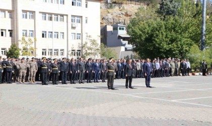 Şırnakta Cumhuriyet Bayramı kutlamaları çelenk töreniyle başladı