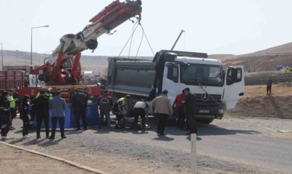 Şırnakta kamyon ile motosiklet çarpıştı: 1 ölü