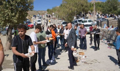 Şırnakta yaklaşık 10 bin kişi 300 yıllık gelenek için bir araya geldi