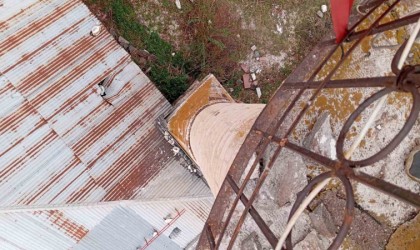 Sivasta cami minaresine yıldırım düştü