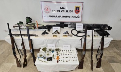 Sivasta uyuşturucu tacirlerine jandarma operasyonu: 4 kişi tutuklandı