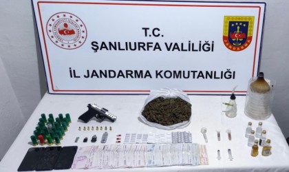 Siverekte jandarma ekiplerince uyuşturucu ve silah ele geçirildi