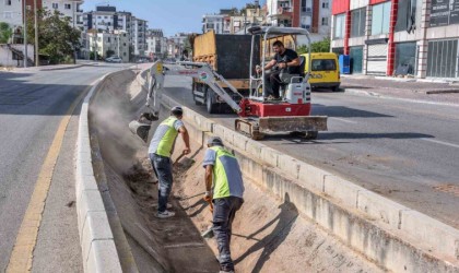 Su taşkını riskine karşı Kepezde kanallar temizleniyor