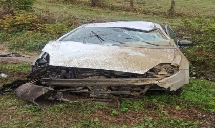 Takla atan otomobilden yaralı kurtuldular; 3 yaralı