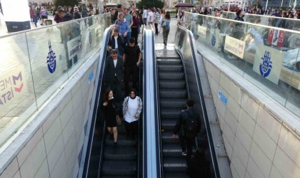 Taksim Metrosunda yürüyen merdiven çilesi