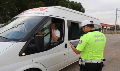 Trafik polisi böyle uyardı: “Sizin için, lütfen emniyet kemerlerinizi takın”