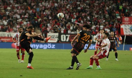 Trendyol Süper Lig: Antalyaspor: 0 - Galatasaray: 1 (İlk yarı)