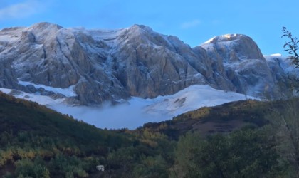 Tuncelinin yüksek kesimleri beyaza büründü