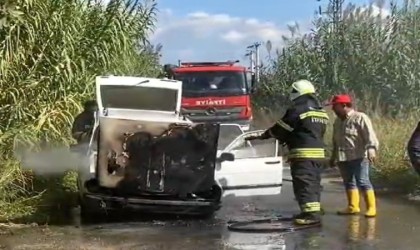 Turgutluda seyir halindeki otomobil alev aldı