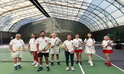 Türk Böbrek Vakfının düzenlediği 2. Cumhuriyet Tenis Turnuvası başladı