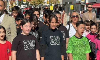 Uşakta 29 Ekim kutlamaları çelenk töreniyle başladı