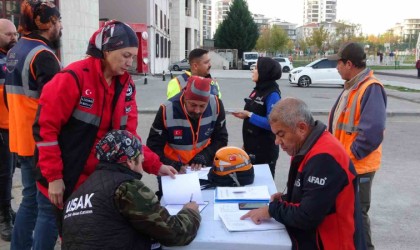 Uşakta gerçeğini aratmayan deprem tatbikatı