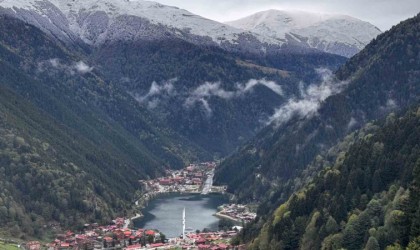 Uzungölün yüksekleri beyaz örtüyle kaplandı