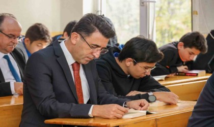 Vali Aygölden öğrencilere kitap okuma teşviki