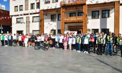 Yunusemrede cumhuriyet için 101 kilometre pedal çevirdiler