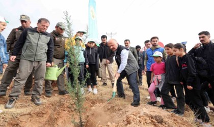 Adıyamanda 11 bin fidan toprakla buluştu