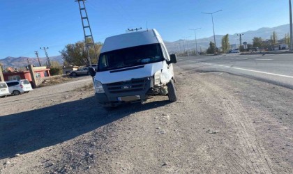 Ağrıda trafik kazası: 3 kişi yaralandı