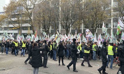 Almanyada terör örgütü PKK yandaşları yürüyüş düzenledi