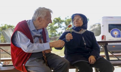 Alzheimer hastaları Mavi Evde moral buluyor