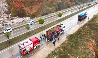 Aşırı yük tırın lastiklerini tutuşturdu