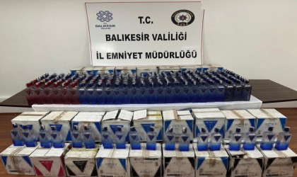 Balıkesirde eş zamanlı operasyon: Bin 611 adet kaçak alkollü içki şişesi ele geçirildi