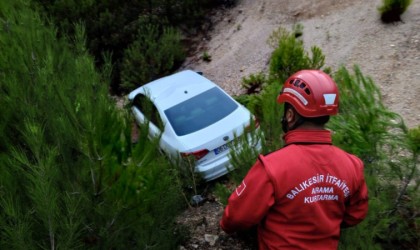 Balıkesirde otomobil şarampole uçtu: 1 yaralı