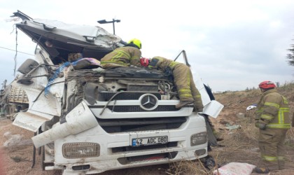 Bandırmada trafik kazası: Sürücü sıkıştığı yerden kurtarıldı