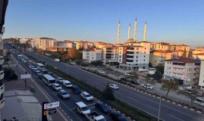 Bilecik araç trafiğinden yaşanmaz bir şehir haline geldi