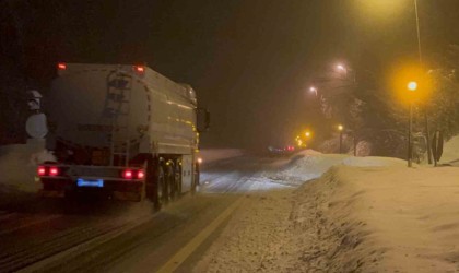 Bolu Dağında hafif kar ve sis etkili oluyor: Görüş mesafesi 40 metre