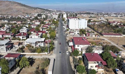 Büyükşehir belediyesinden Türkoğlunda yol yatırımları