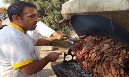 Ciğer kenti Diyarbakırda cağ kebabı ustası ve lisanslı arıcı, fuarda ürünlerini sergiledi