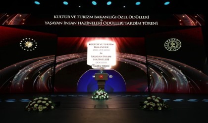 Cumhurbaşkanı Erdoğan Erzurumlu Bünyamin Korucu Ustaya “Yaşayan İnsan Hazinesi” ödülü verdi