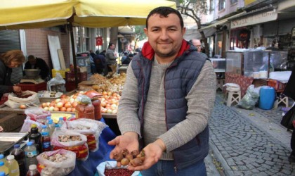 Dağlarda kendiliğinden yetişen beşbıyık tezgahlarda yerini aldı