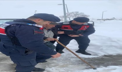 Diyaliz hastasının imdadına jandarma yetişti